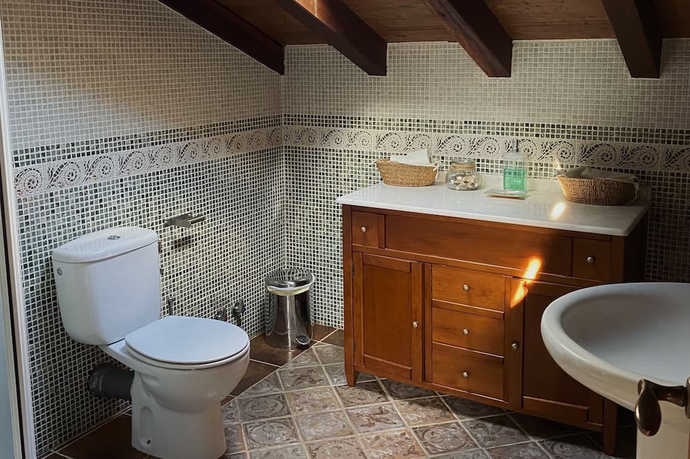 Photo of Bathroom in Orduna