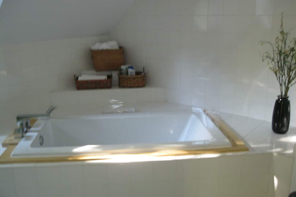Photo of Bathroom in Ste Petronille