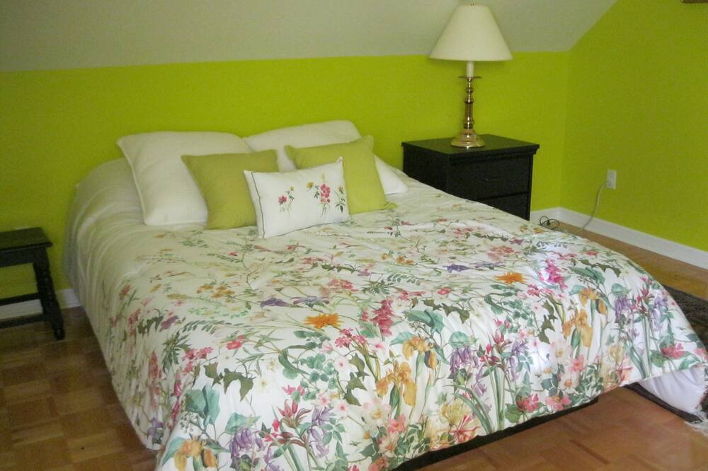 Photo of Bedroom in Ste Petronille