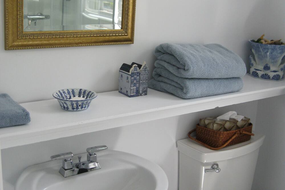 Photo of Bathroom in Ste Petronille