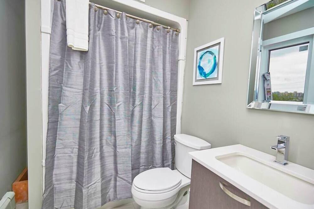 Photo of Bathroom in Niagara Falls