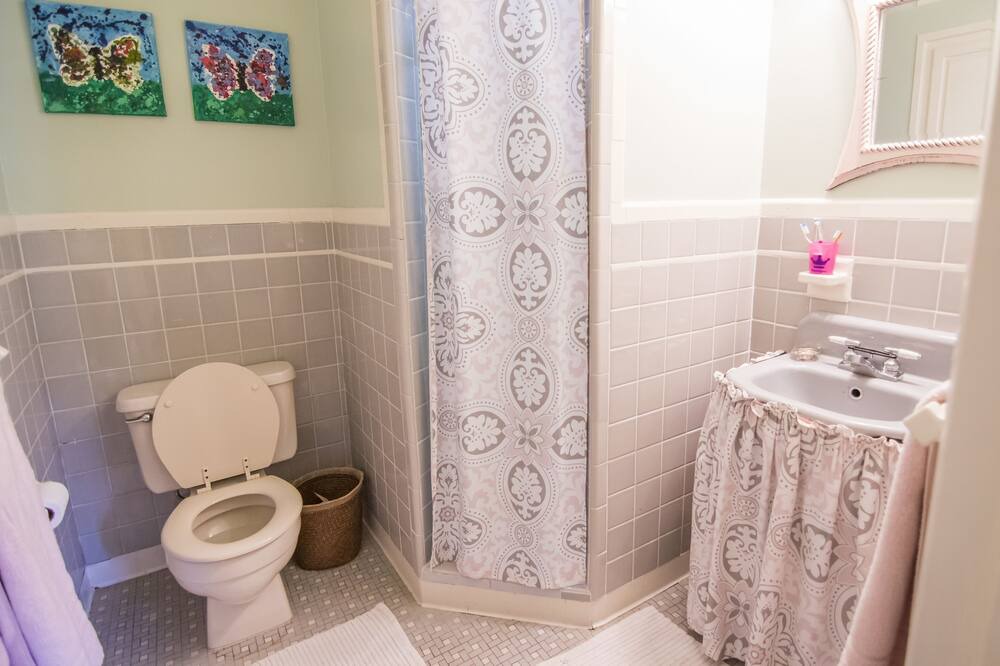 Photo of Bathroom in East Memphis
