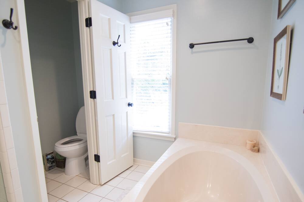 Photo of Bathroom in East Memphis