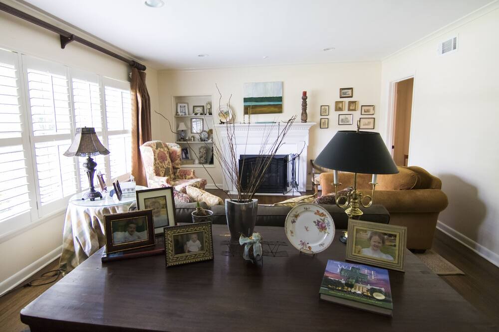 Photo of Livingroom in East Memphis