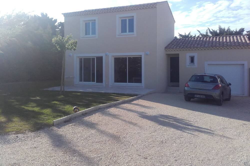 Photo of Outdoor in Saint-Saturnin-les-Avignon