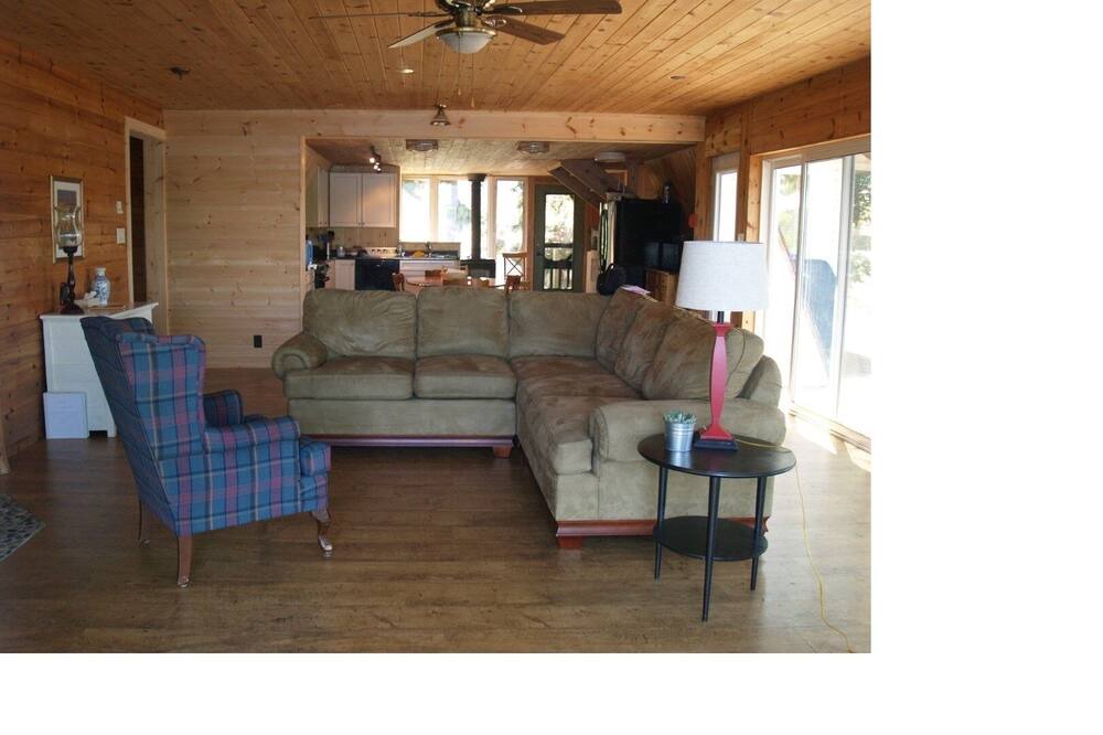 Photo of Others in Broadbent
