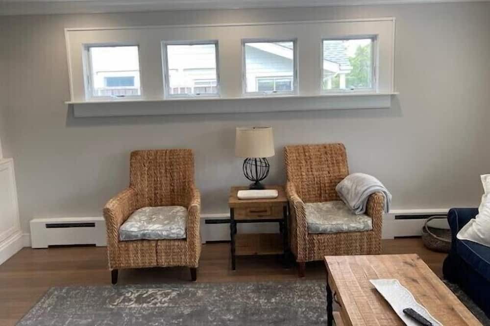 Photo of Livingroom in Ocean Beach
