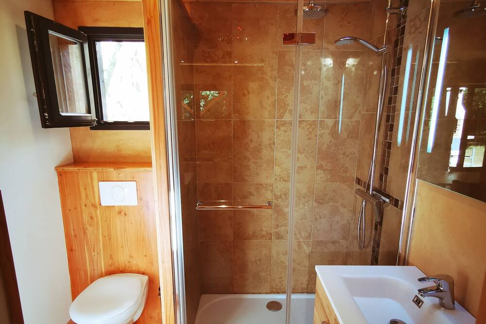 Photo of Bathroom in Labastide-de-Virac