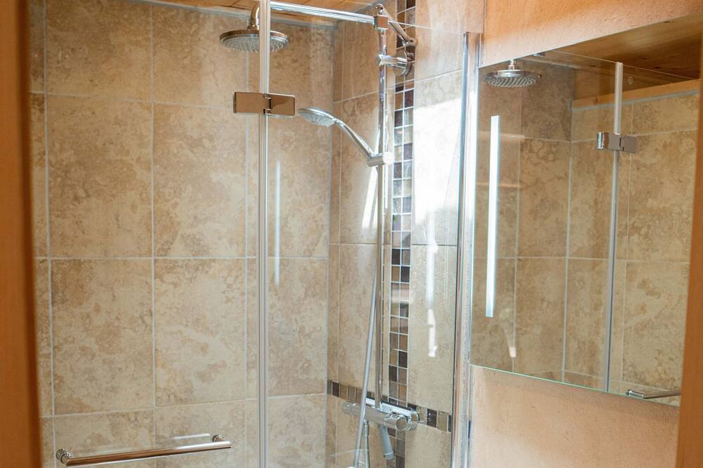 Photo of Bathroom in Labastide-de-Virac