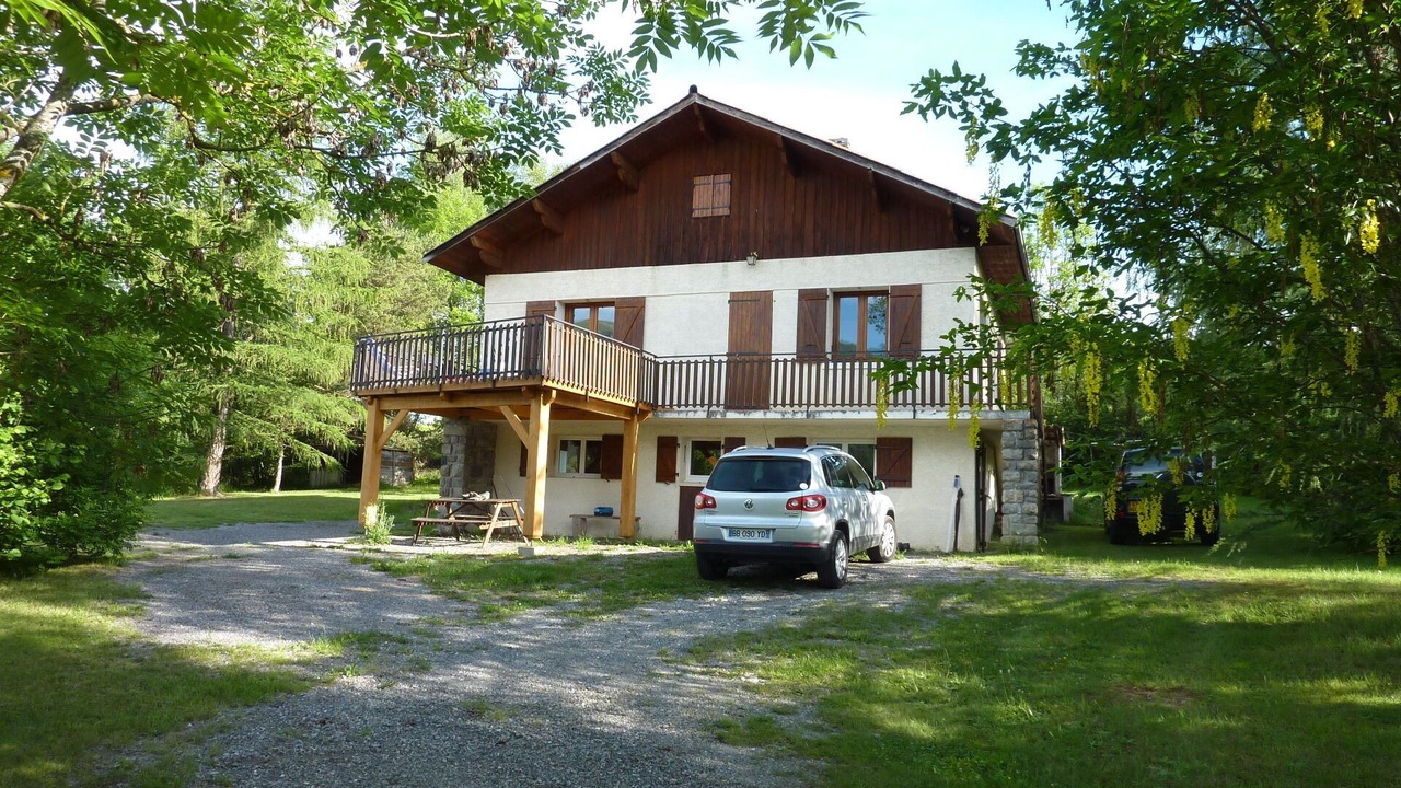 Photo of Buildings in Selonnet