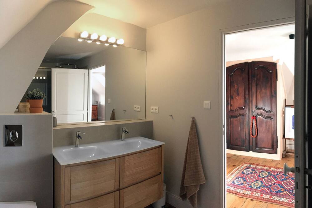 Photo of Bathroom in Saint-Savin
