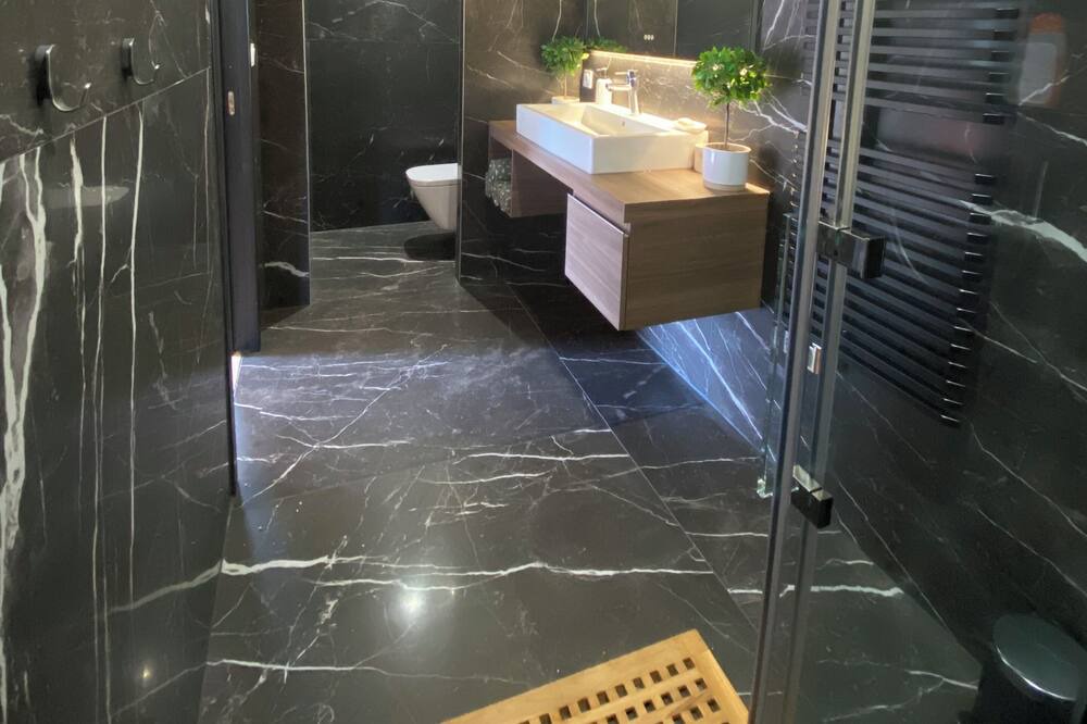 Photo of Bathroom in Saint-Savin