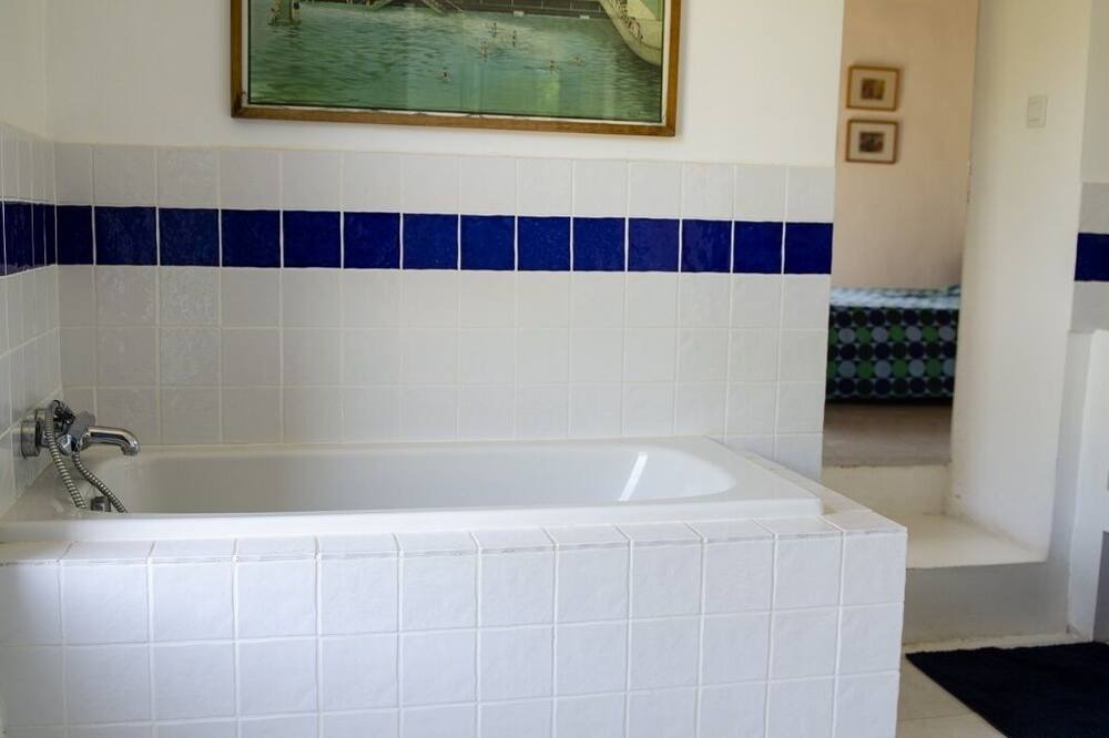 Photo of Bathroom in Lasalle