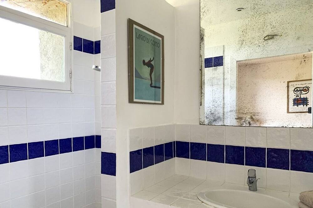 Photo of Bathroom in Lasalle