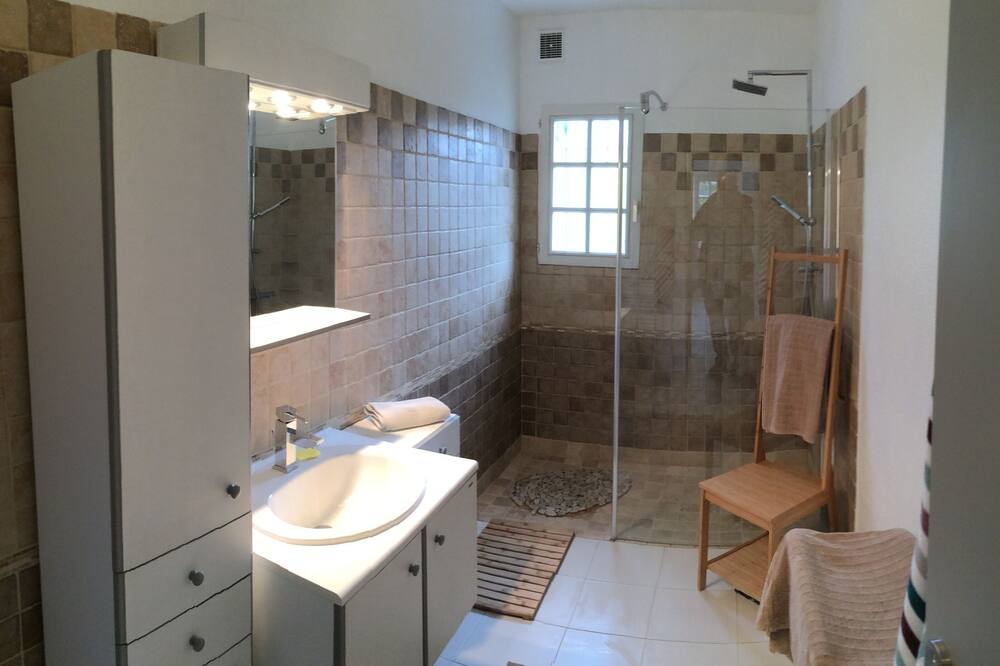 Photo of Bathroom in Valliguieres