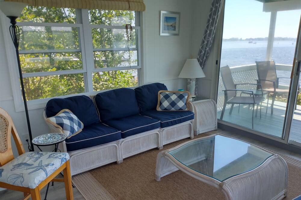 Photo of Livingroom in Snug Harbor