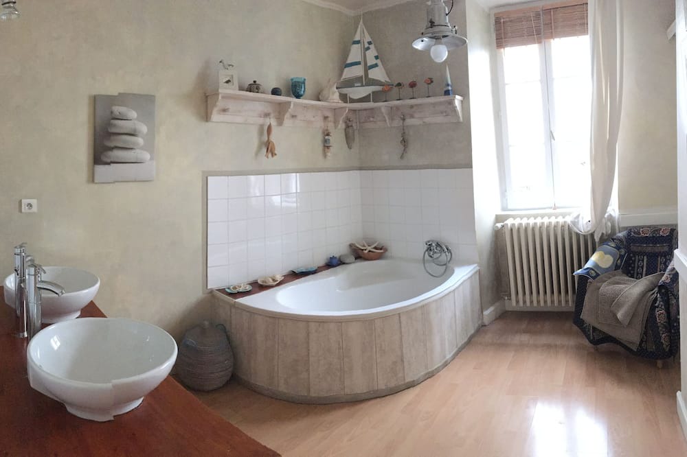 Photo of Bathroom in Die