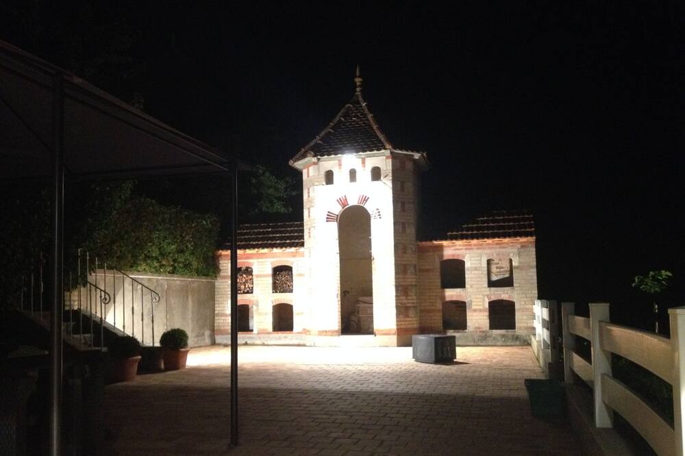 Photo of Outdoor in Yvre-le-Polin