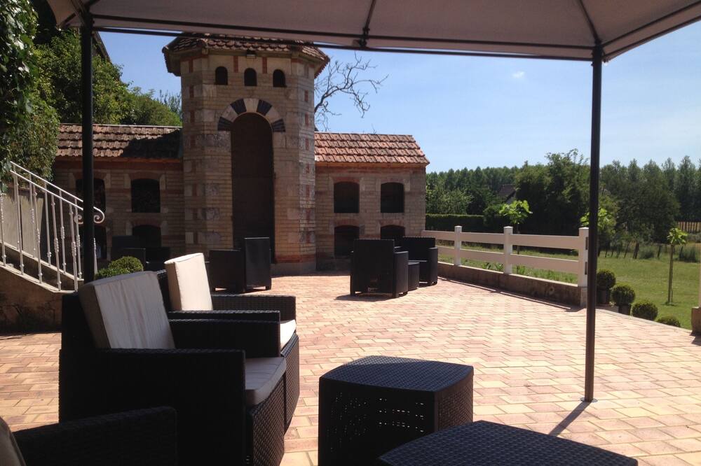 Photo of Patio Balcony in Yvre-le-Polin
