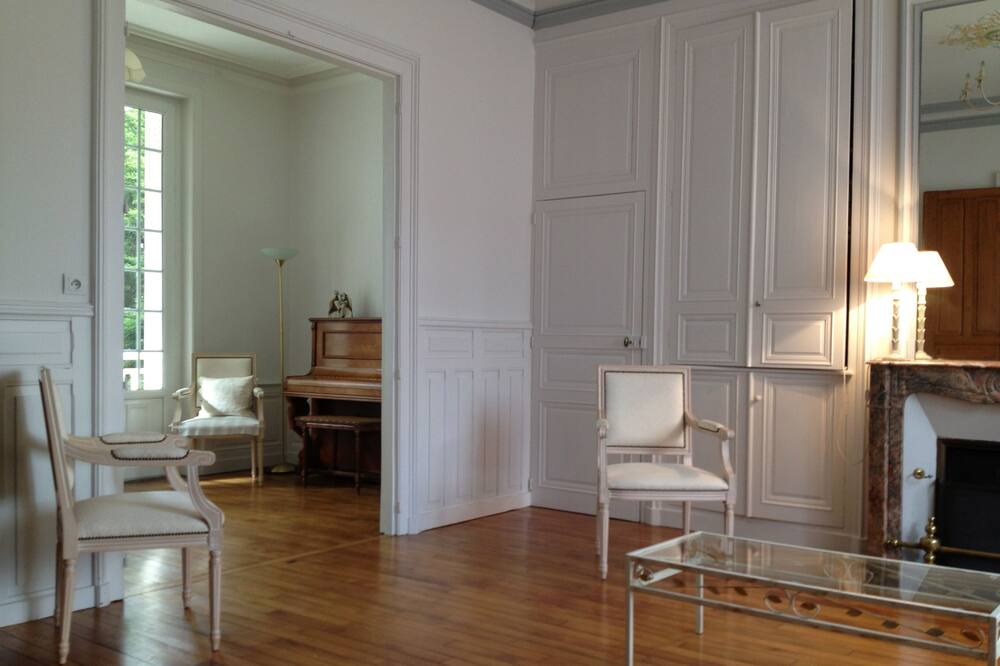 Photo of Livingroom in Yvre-le-Polin