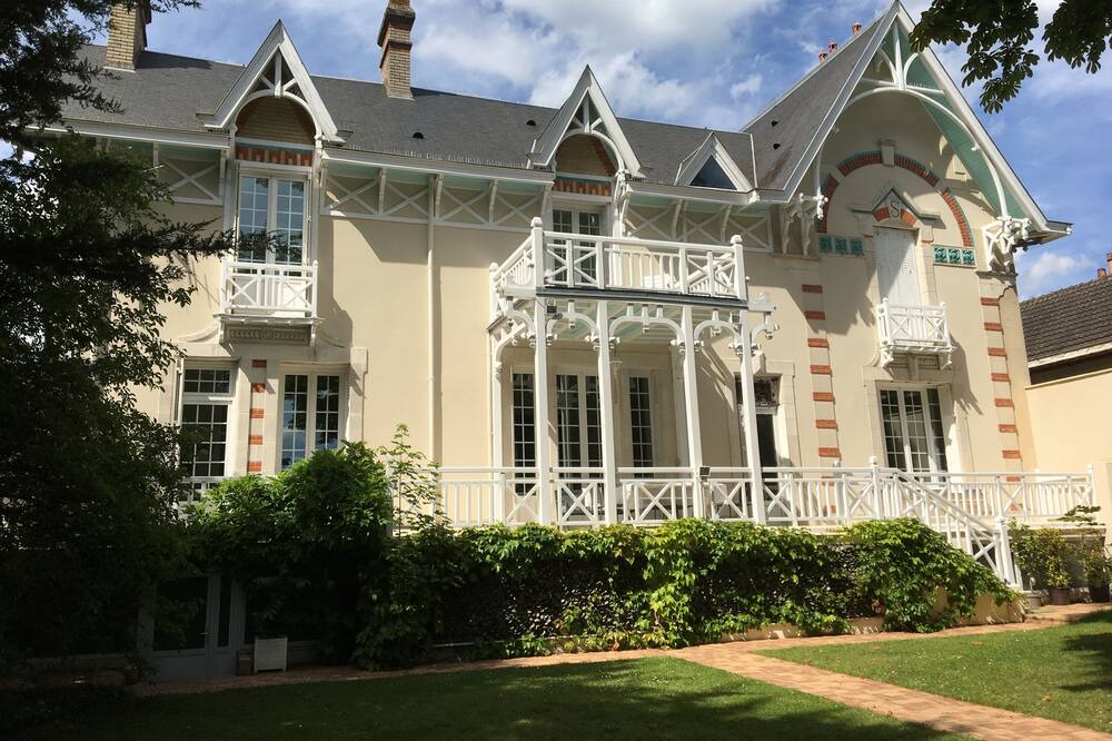 Photo of Outdoor in Yvre-le-Polin