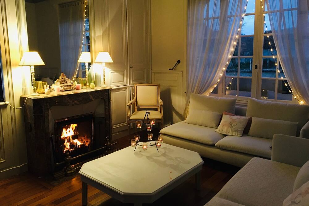 Photo of Livingroom in Yvre-le-Polin