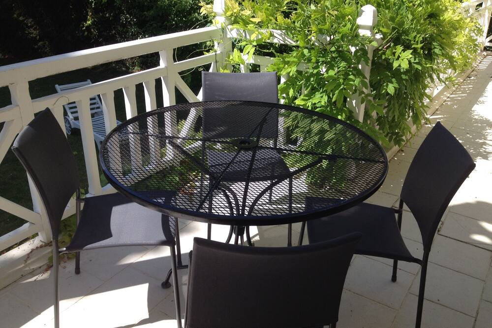 Photo of Patio Balcony in Yvre-le-Polin