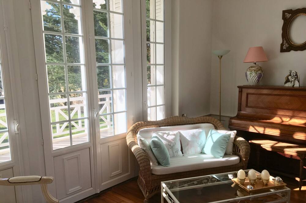 Photo of Livingroom in Yvre-le-Polin