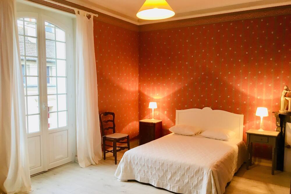 Photo of Bedroom in Yvre-le-Polin