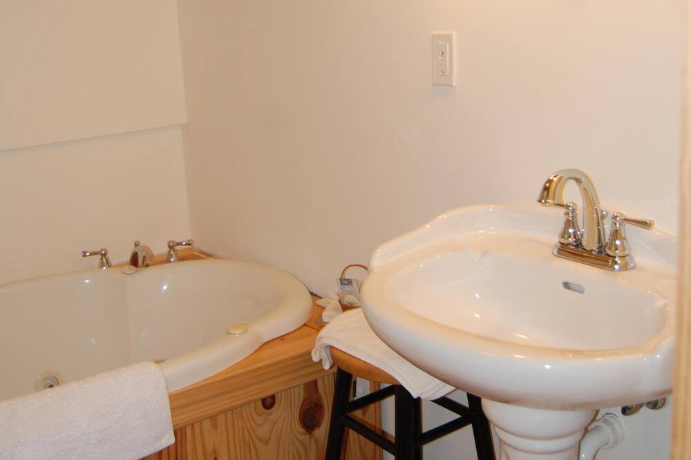 Photo of Bathroom in Mount Sterling