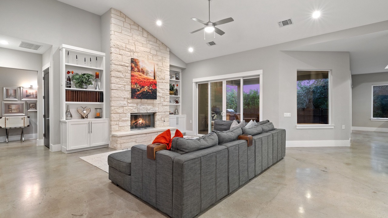 Photo of Livingroom in Lakeway