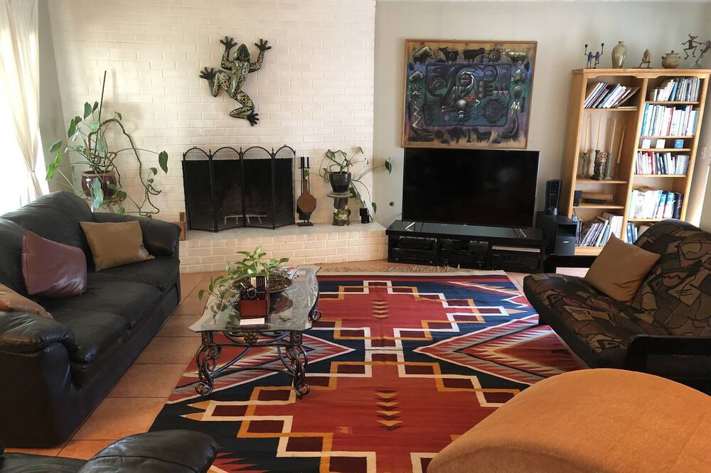 Photo of Livingroom in Midway