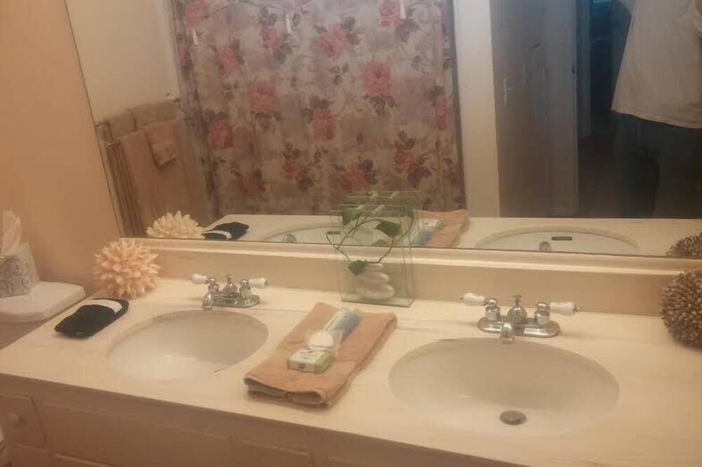 Photo of Bathroom in Midway