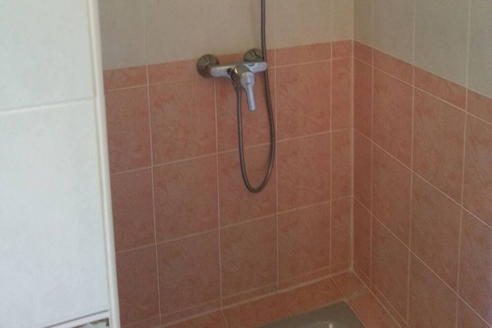 Photo of Bathroom in Labastide-de-Levis