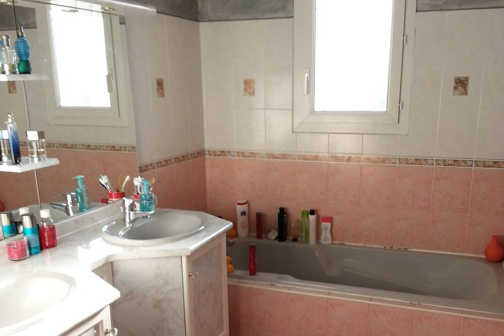 Photo of Bathroom in Labastide-de-Levis