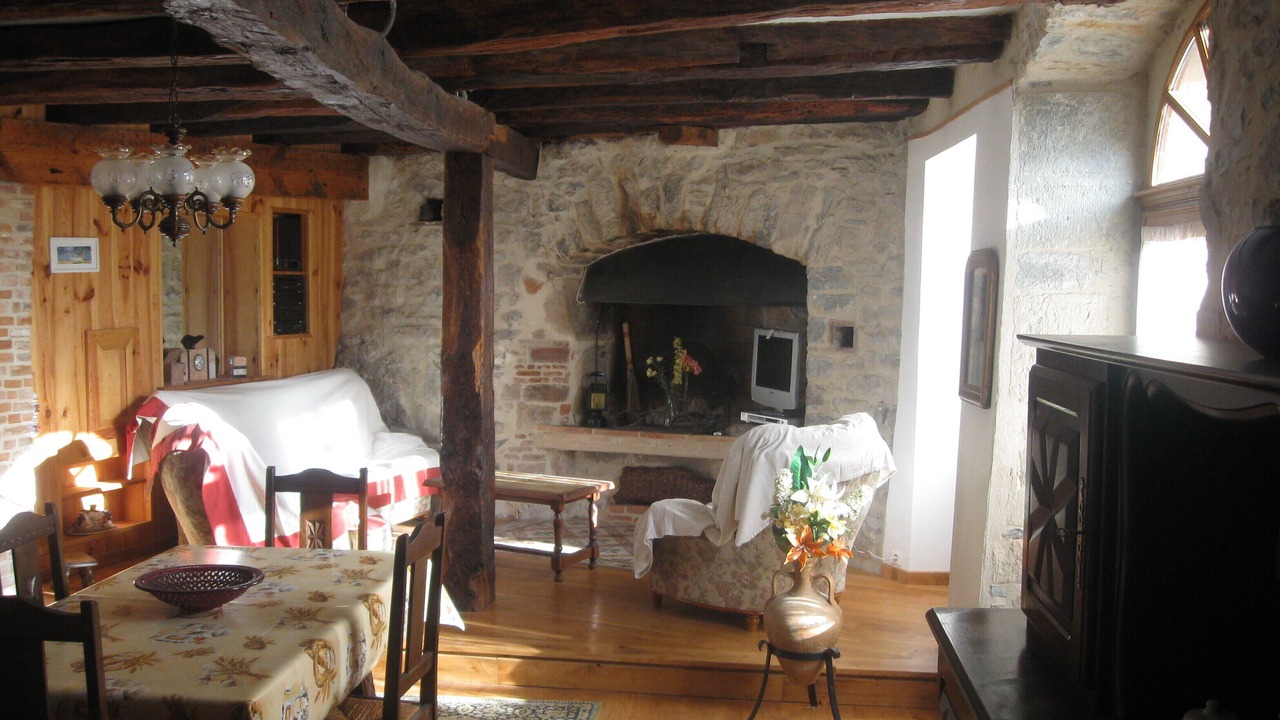 Photo of Livingroom in Labarthe-Bleys