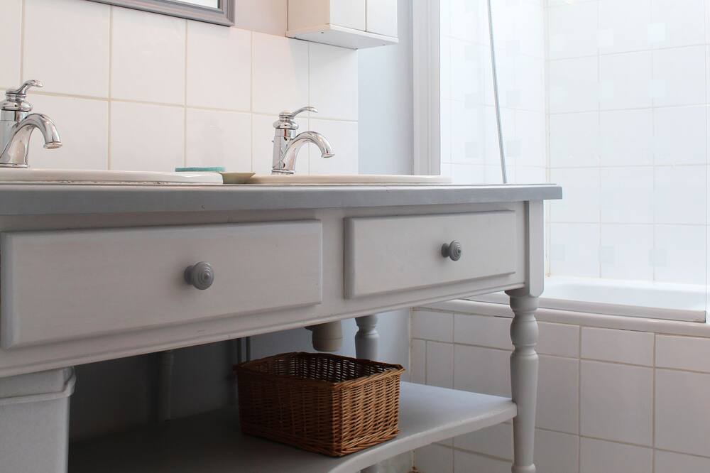 Photo of Bathroom in Rochefort-en-Terre