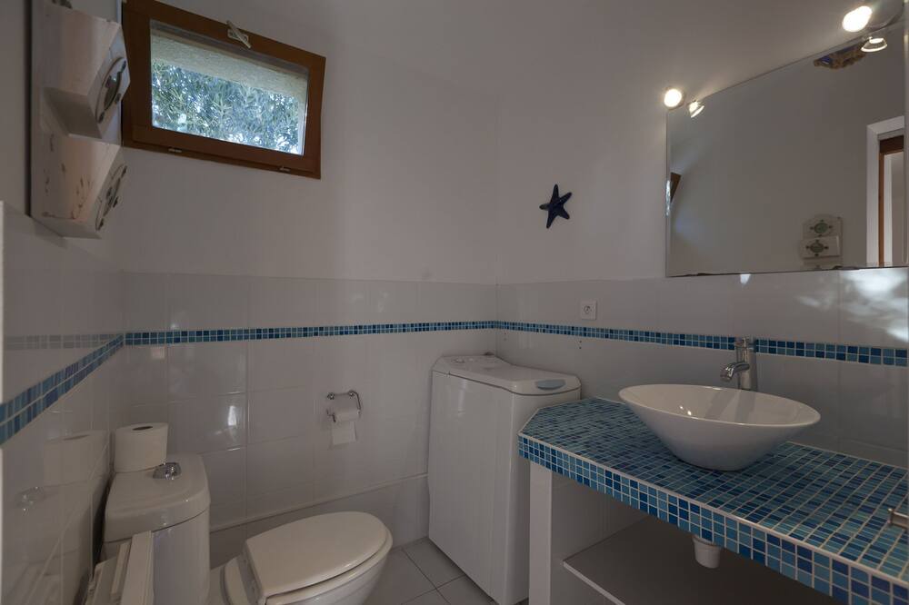 Photo of Bathroom in Montaud