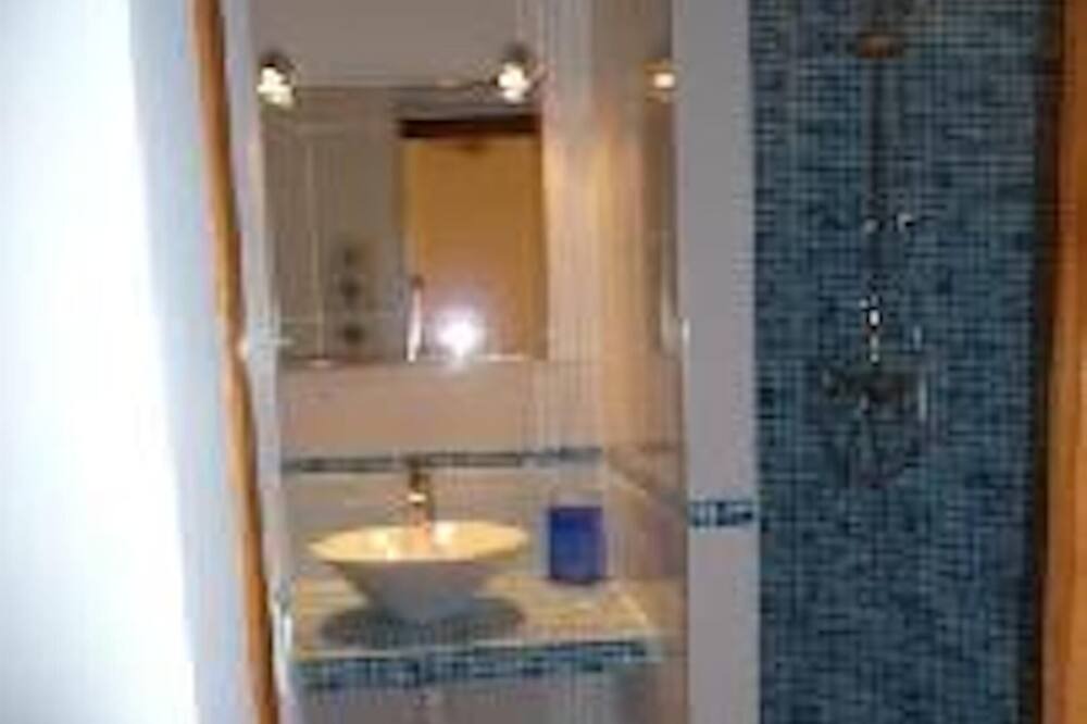 Photo of Bathroom in Montaud
