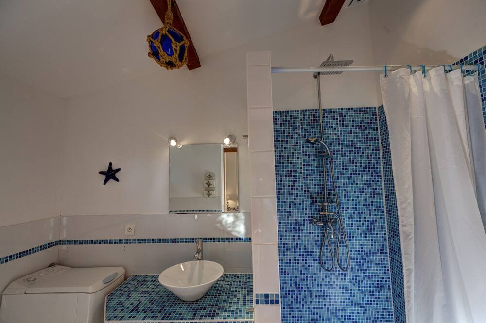 Photo of Bathroom in Montaud