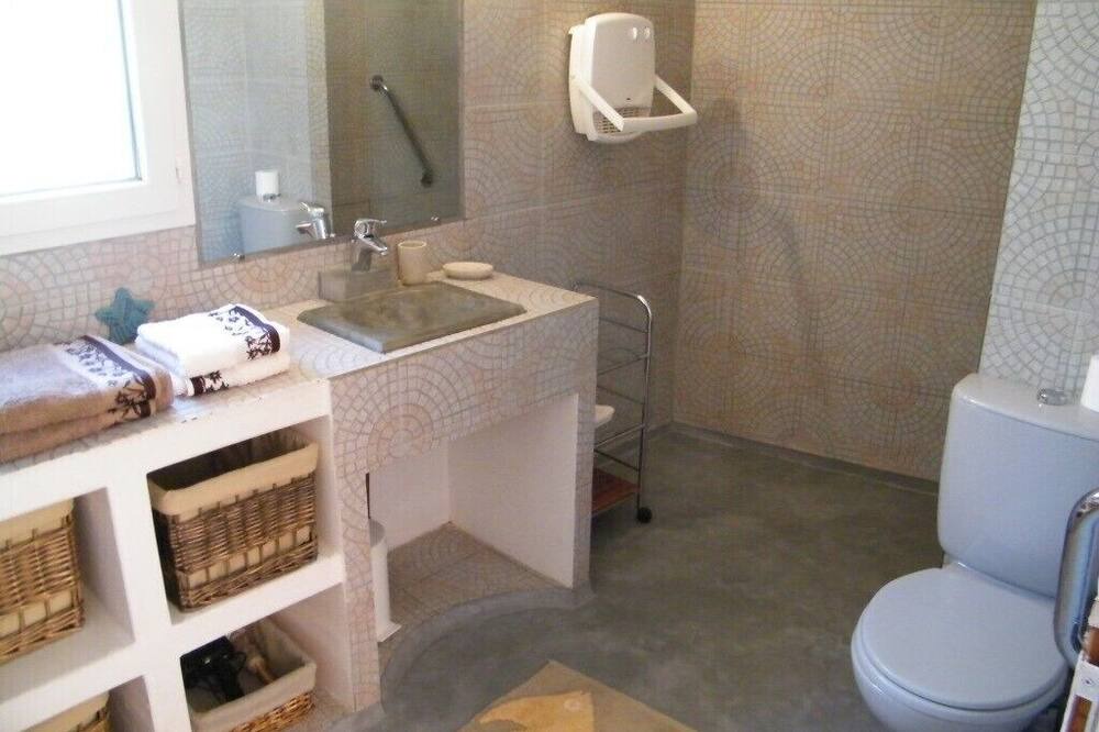 Photo of Bathroom in Montauriol