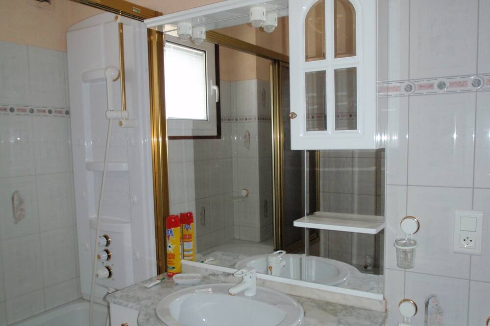 Photo of Bathroom in Ayzac-Ost
