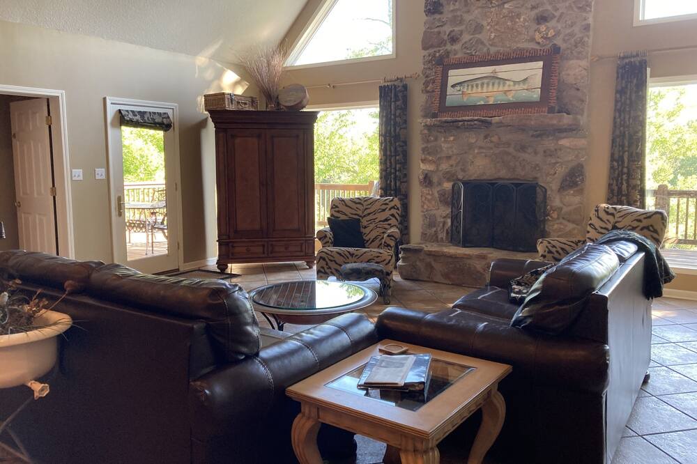 Photo of Livingroom in Van Buren