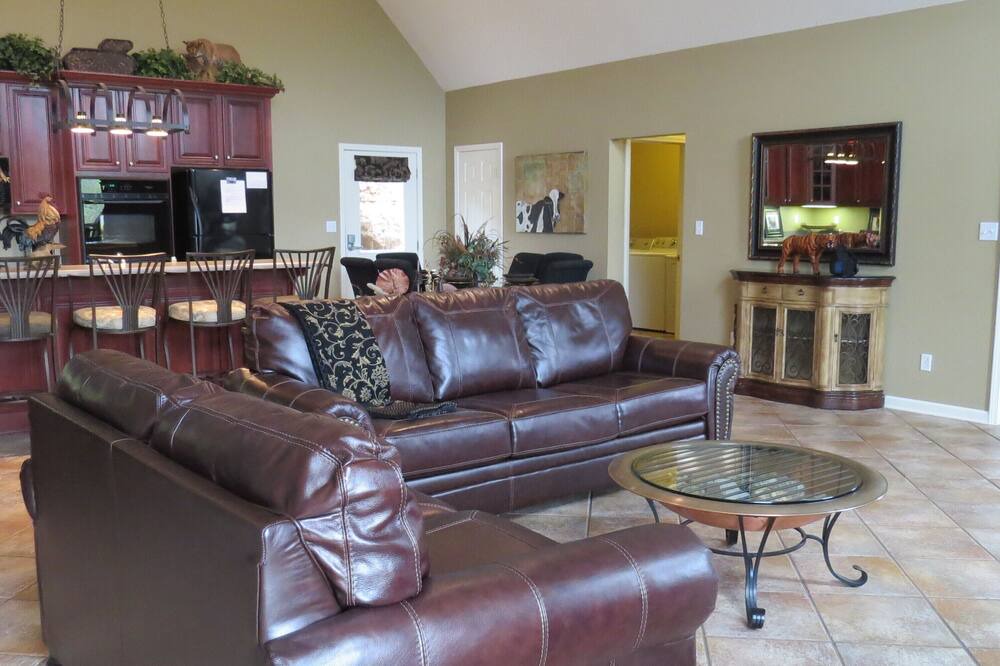 Photo of Livingroom in Van Buren