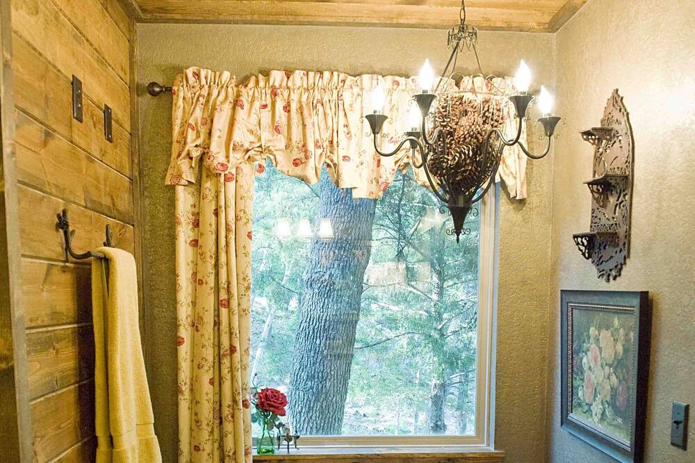 Photo of Bathroom in Gore
