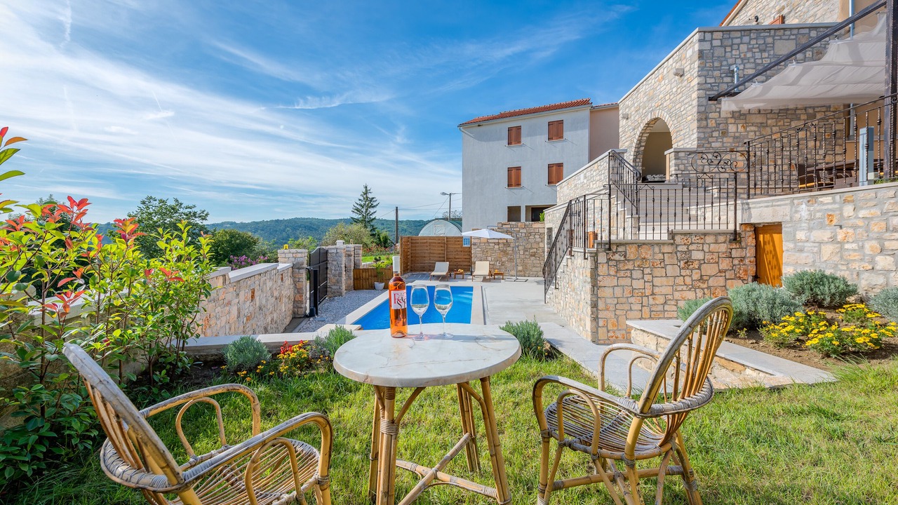 Photo of Outdoor in Beram
