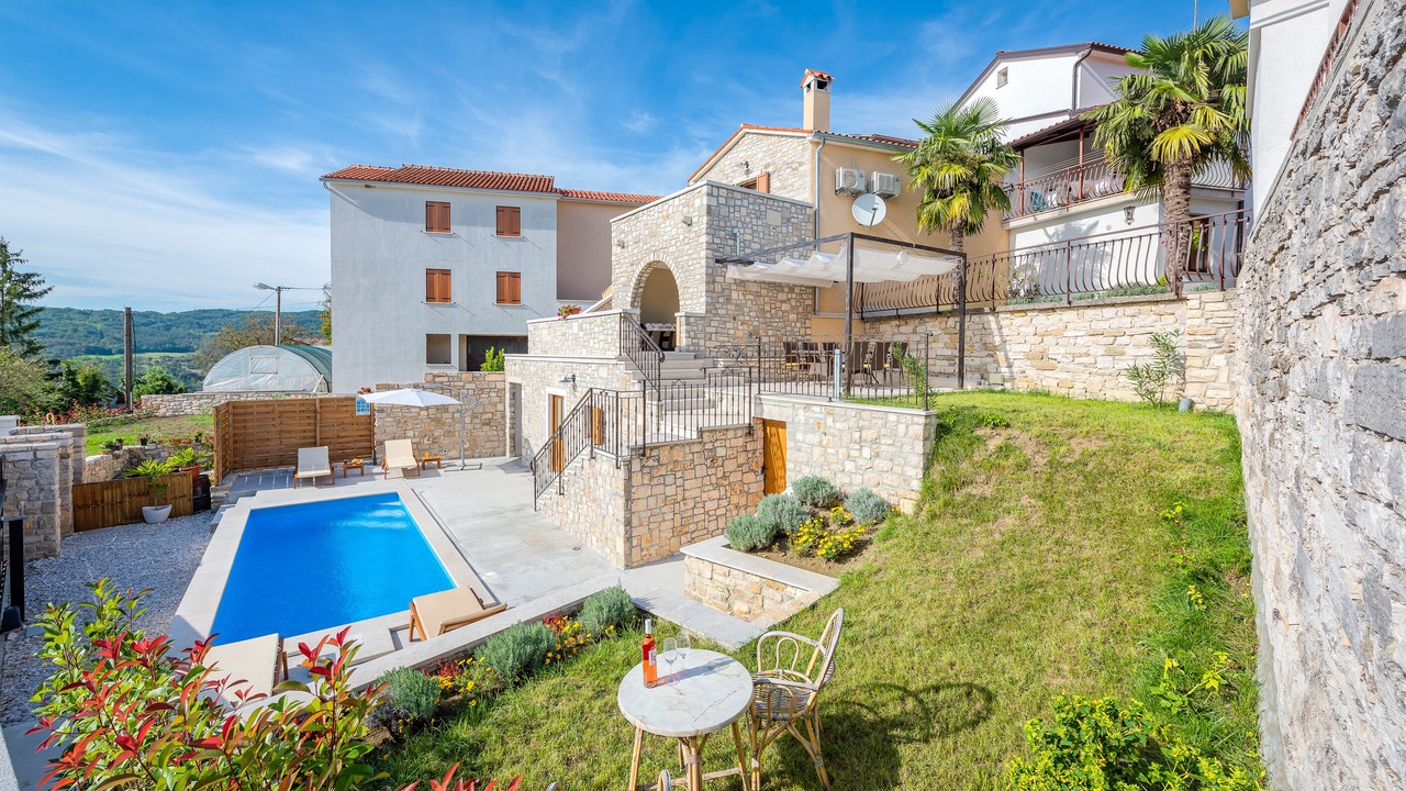 Photo of Outdoor in Beram