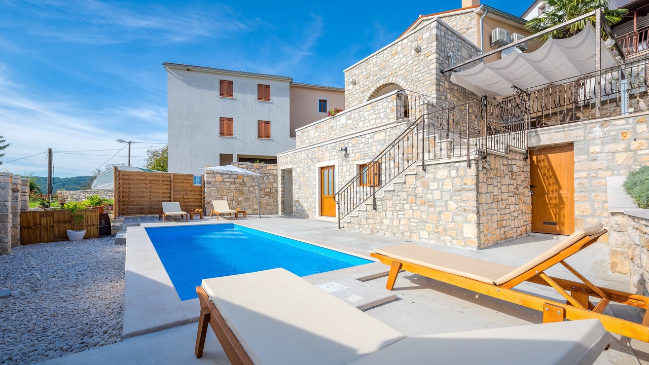 Photo of Outdoor in Beram