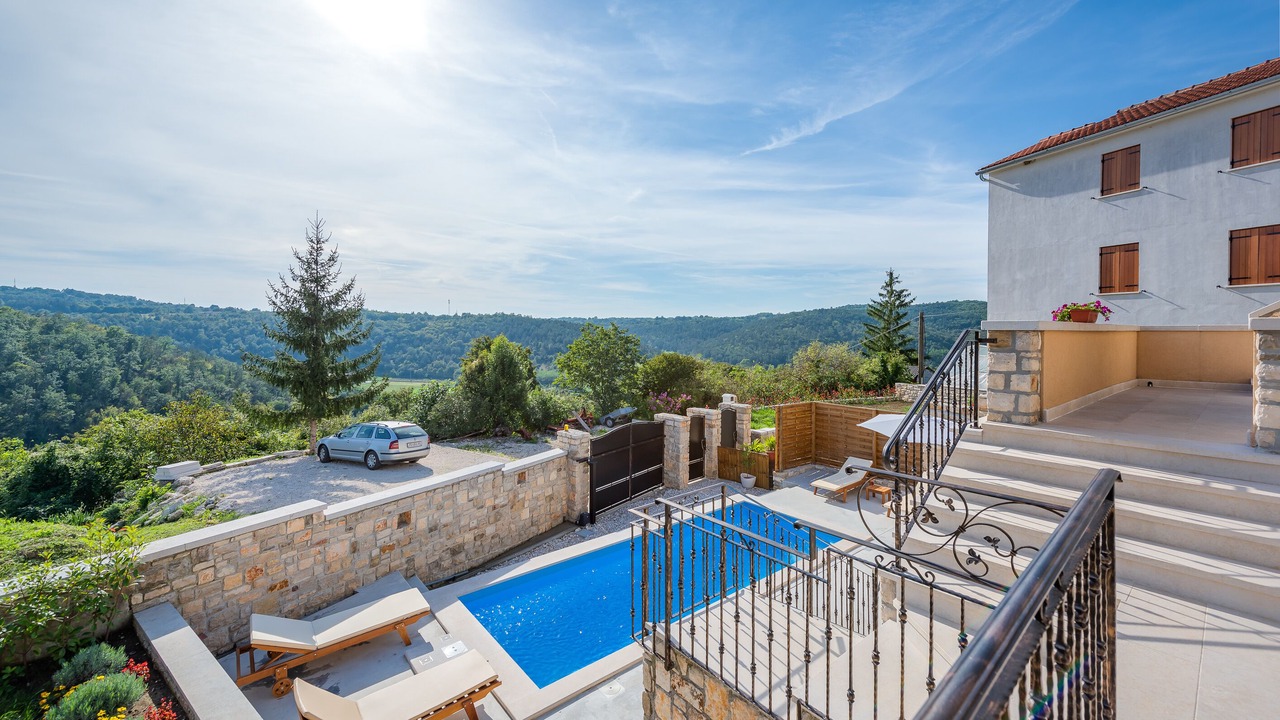 Photo of Outdoor in Beram