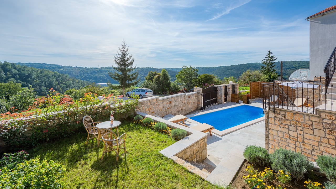 Photo of Outdoor in Beram